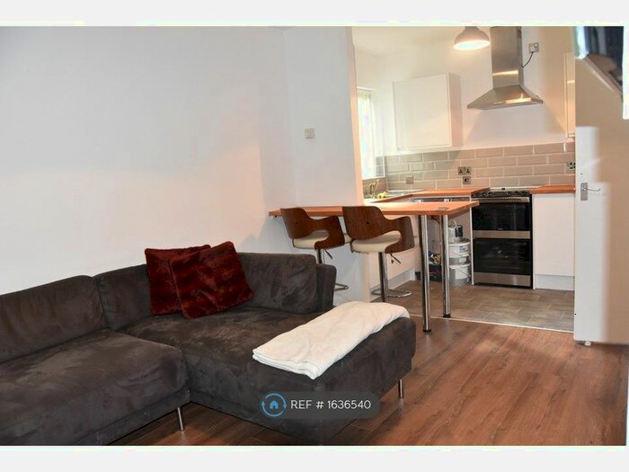 2 Bedroom Flat To Rent In Everett Court, Manchester, M20