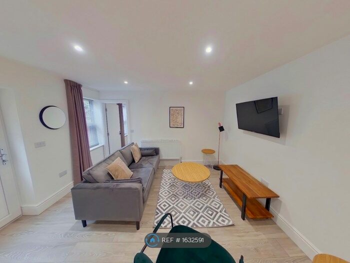 2 Bedroom Flat To Rent In Portland Street, Lincoln, LN5