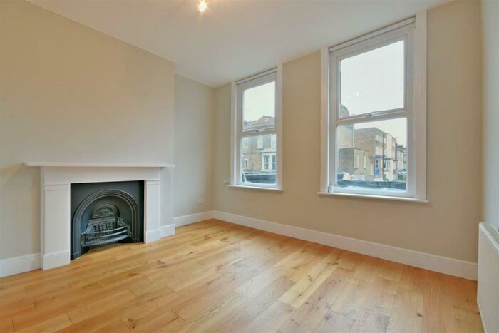 2 Bedroom Apartment To Rent In Stroud Green Road, N4