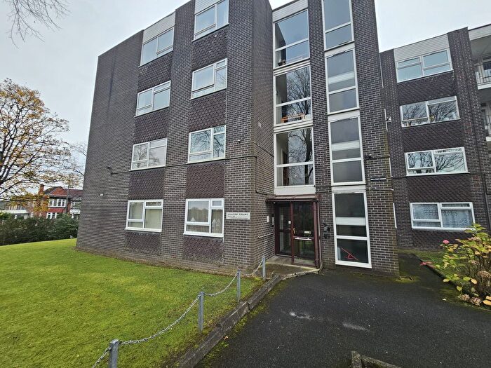 2 Bedroom Flat To Rent In Hilltop Court, Crumpsall, M8