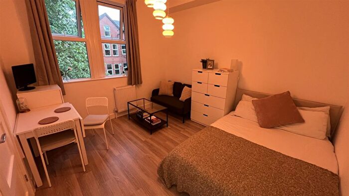 Studio To Rent In Chatham Grove, West Didsbury., M20