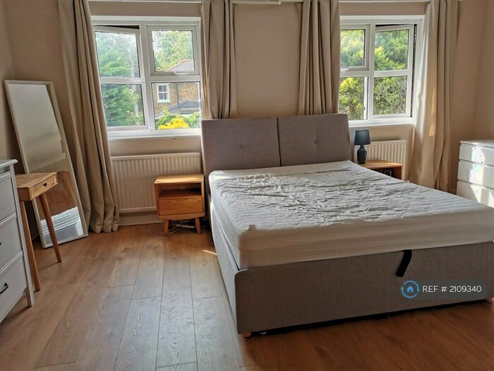 2 Bedroom Detached House To Rent In Sandy Lane, Woking, GU22