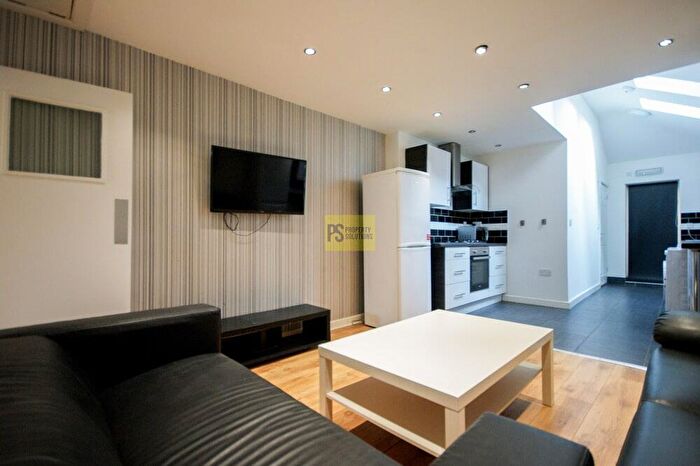 5 Bedroom Terraced House To Rent In Holly Grove, Hubert Road, Birmingham, B29