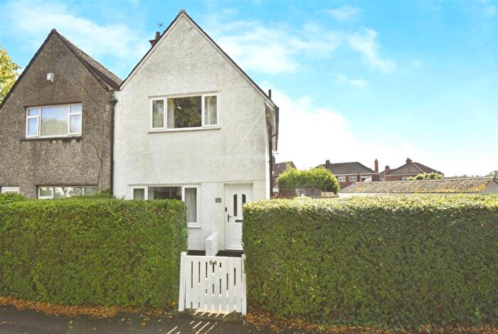 3 Bedroom Semi-Detached House For Sale In James Reckitt Avenue, Hull, HU8