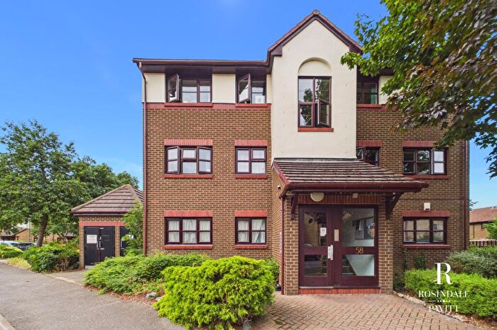 2 Bedroom Flat For Sale In Foxglove Way, Wallington, SM6