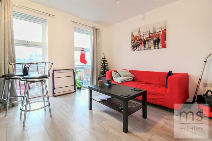 2 Bedroom Flat To Rent In Templars Court, Radford, Nottingham NG7