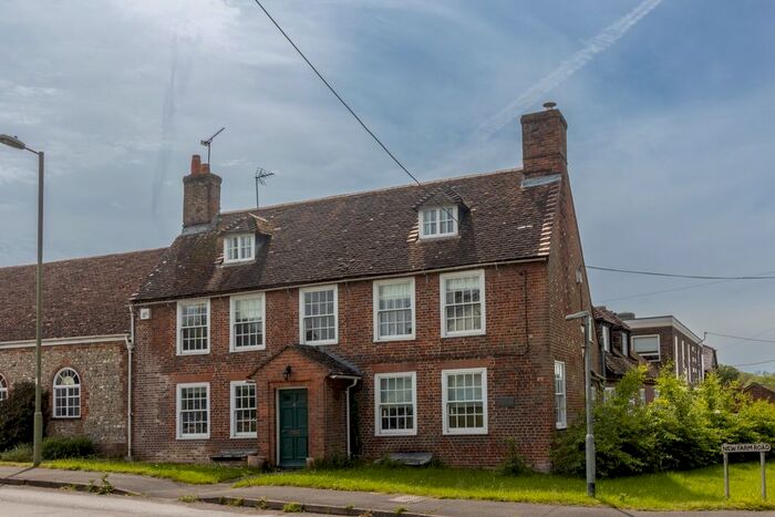 2 Bedroom Flat To Rent In Winchester House, New Farm Road, Alresford, SO24