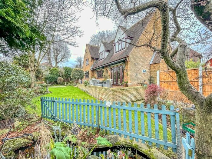 4 Bedroom Detached House For Sale In Hockley Road, Rayleigh, Essex, SS6