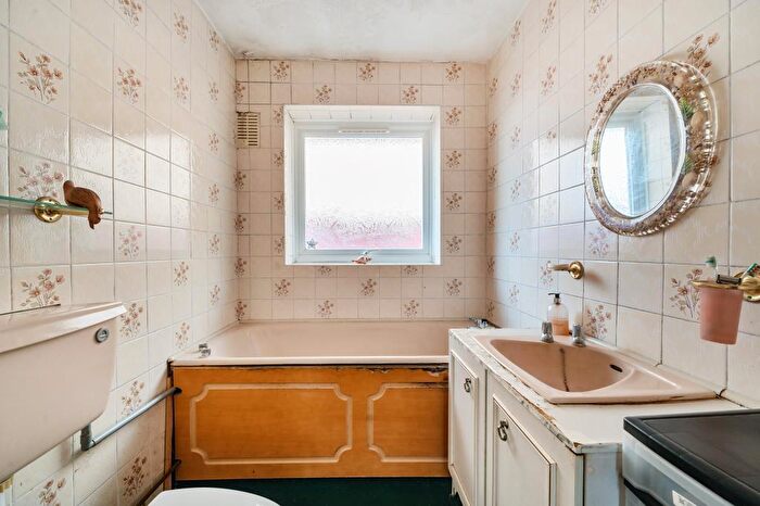 2 Bedroom Detached Bungalow For Sale In High Wycombe, Keep Hill, Buckinghamshire, HP11