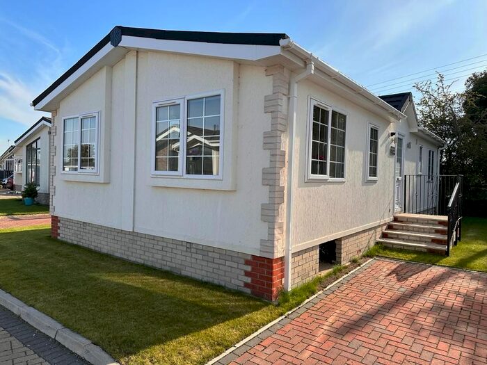 2 Bedroom Mobile/park Home For Sale In Rookery Drove, Beck Row, Bury St. Edmunds, IP28