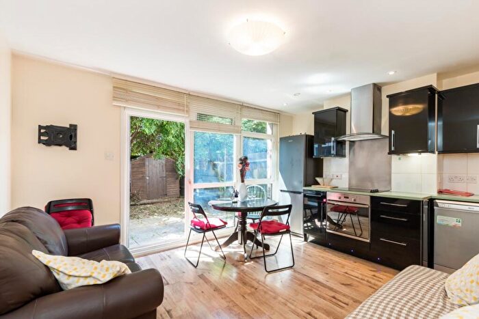 3 Bedroom Apartment To Rent In Perryn Road, London, SE16