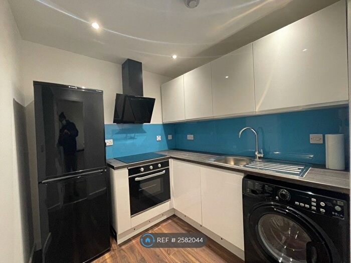 1 Bedroom Flat To Rent In Robin Hood Way, Greenford, UB6