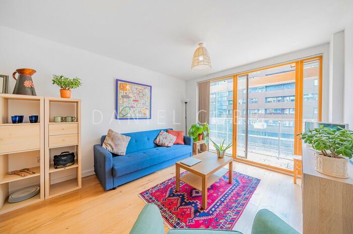 2 Bedroom Flat For Sale In Crampton Street, London, SE17
