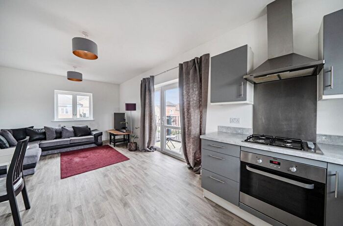 1 Bedroom Flat For Sale In Bell Farm Way, Hersham, Walton-On-Thames, KT12