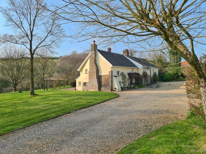 4 Bedroom Detached House For Sale In Thorndon Cross, Okehampton, EX20