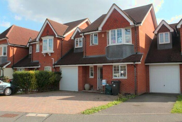 4 Bedroom Terraced House To Rent In Marl Field Close, Worcester Park, KT4