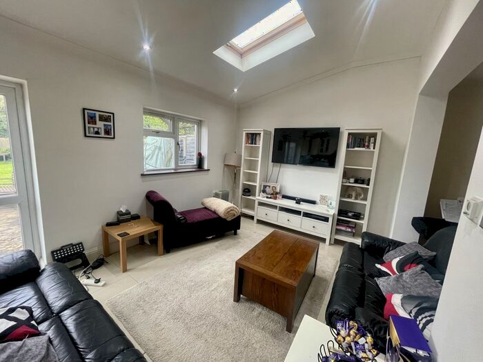 4 Bedroom Semi-Detached House To Rent In Melbury Avenue, Southall, Greater London, UB2