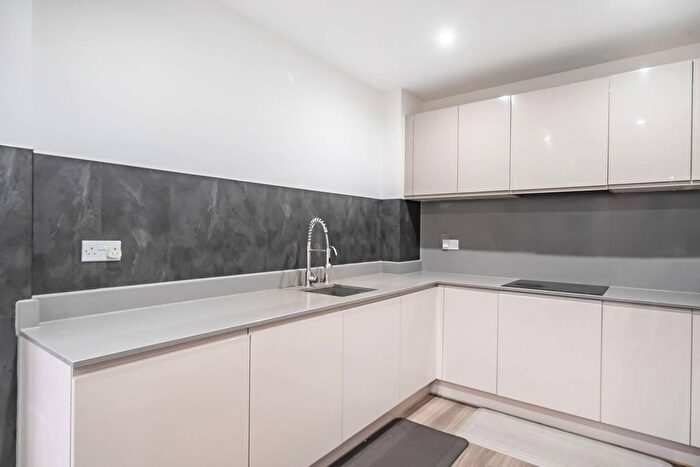 3 Bedroom Flat To Rent In Frazer Nash Close, Hounslow, Middlesex, TW7