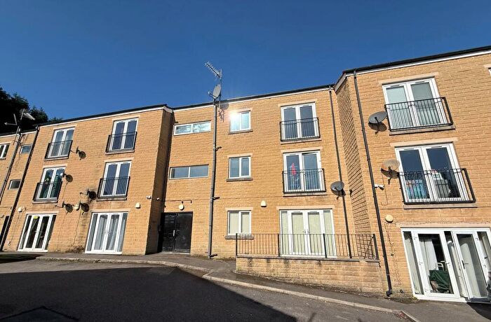 2 Bedroom Flat To Rent In Mount Terrace, Regency Gardens Mount Terrace, HX2