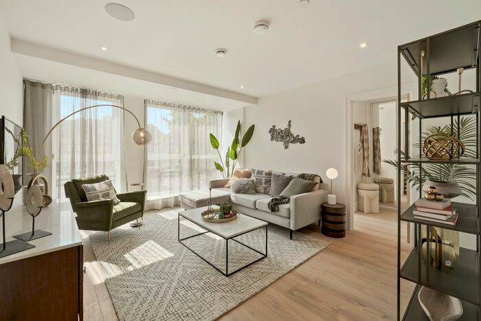 2 Bedroom Flat To Rent In Coombe Hill House, London, SW20