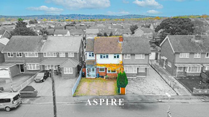 3 Bedroom Semi Detached House For Sale In New Century Road, Laindon, Basildon, SS15