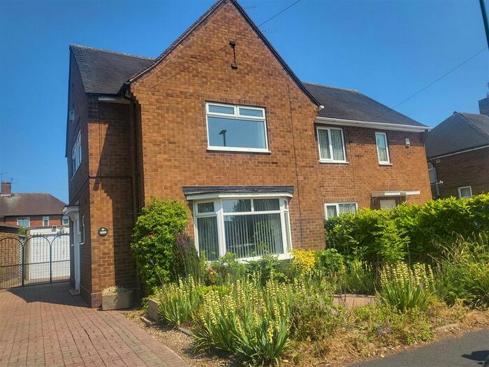 3 Bedroom Semi-Detached House To Rent In Wollaton Vale, Wollaton, Nottingham, NG8