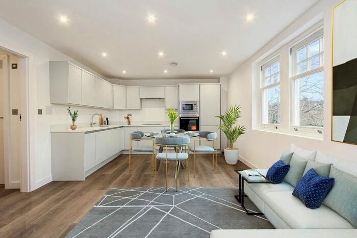 2 Bedroom Flat To Rent In Ambleside Avenue, London, SW16