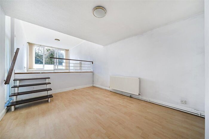 2 Bedroom Flat For Sale In Willow Grove, Chislehurst, BR7