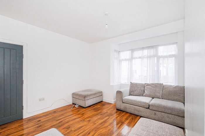 3 Bedroom Terraced House For Sale In Cavendish Drive, London, E11