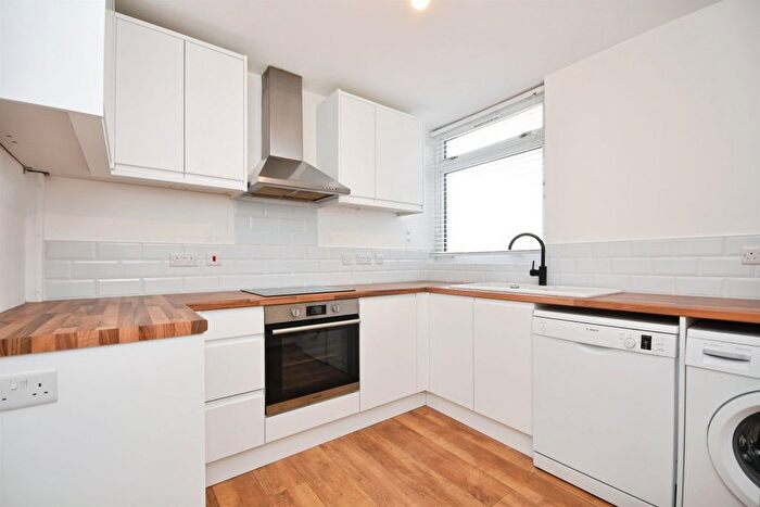 2 Bedroom Flat For Sale In Tower Hill, Brentwood, CM14