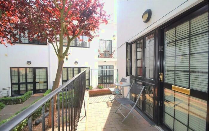 1 Bedroom Terraced House To Rent In Berrymans Lane, London, SE26