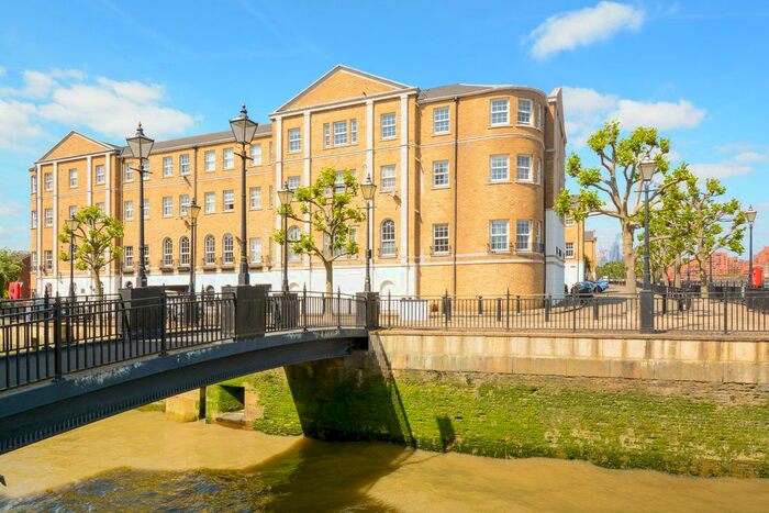 2 Bedroom Flat To Rent In William Square, London, SE16