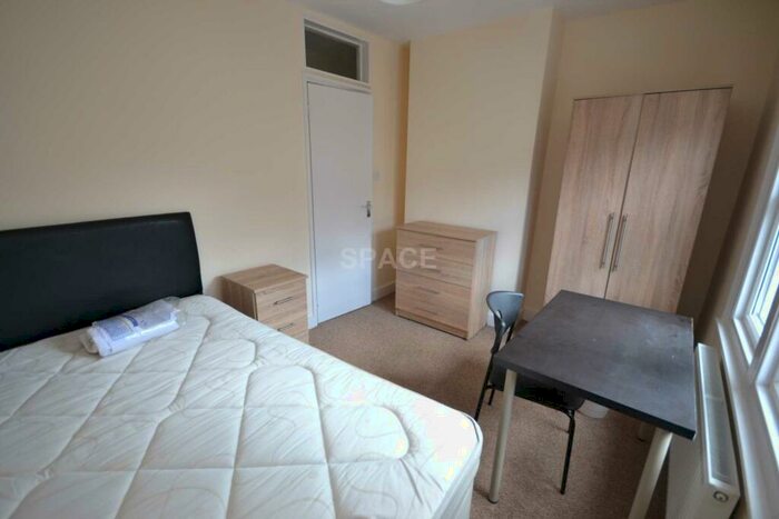 4 Bedroom Terraced House To Rent In Brighton Road, Earley, RG6