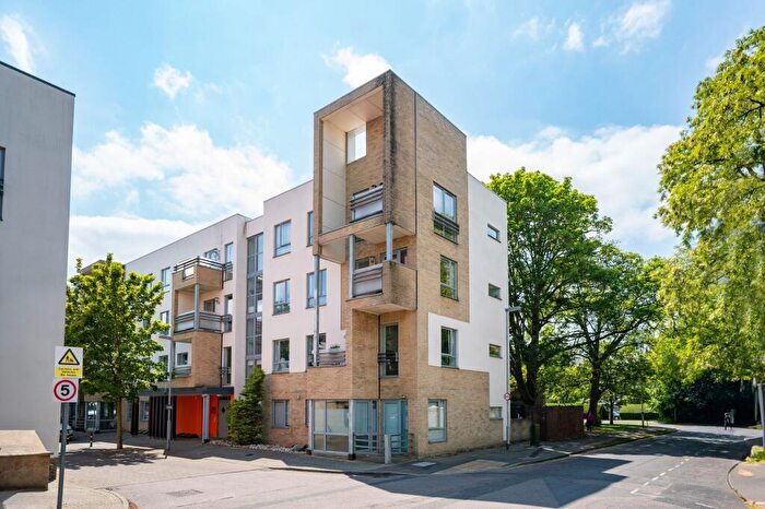 2 Bedroom Flat For Sale In Glenalmond Avenue, Cambridge, CB2
