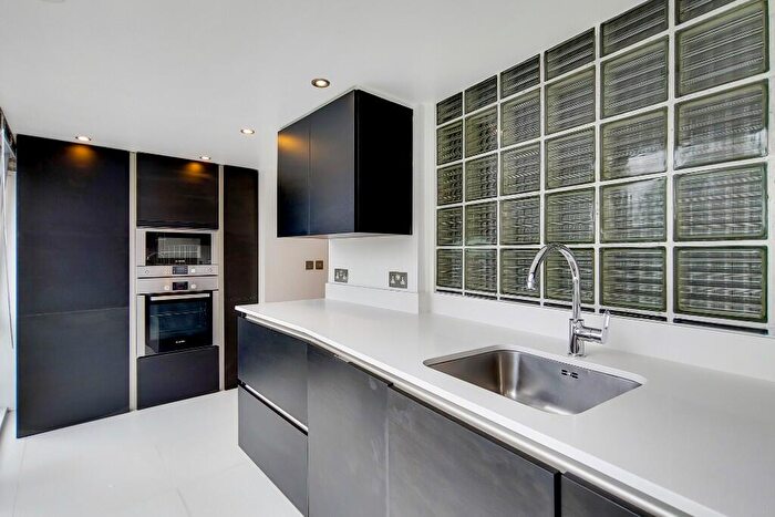 3 Bedroom Flat To Rent In St. Johns Wood Park, London, NW8