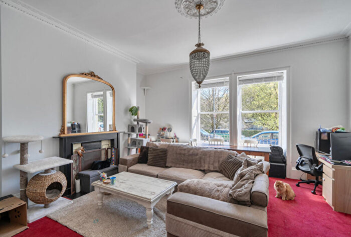 1 Bedroom Apartment For Sale In Beaufort East, Bath, Somerset, BA1