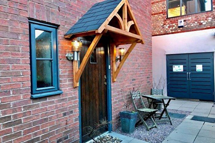 3 Bedroom Town House To Rent In Montague Road, Sale, M33