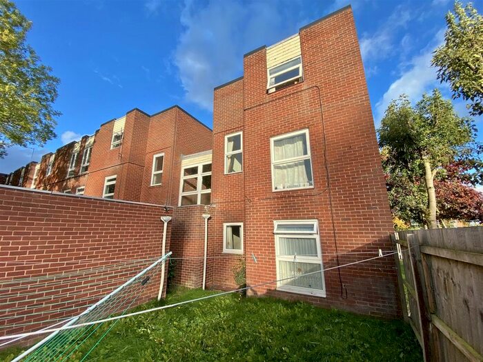 1 Bedroom Flat To Rent In Beaconsfield, Brookside, Telford, TF3