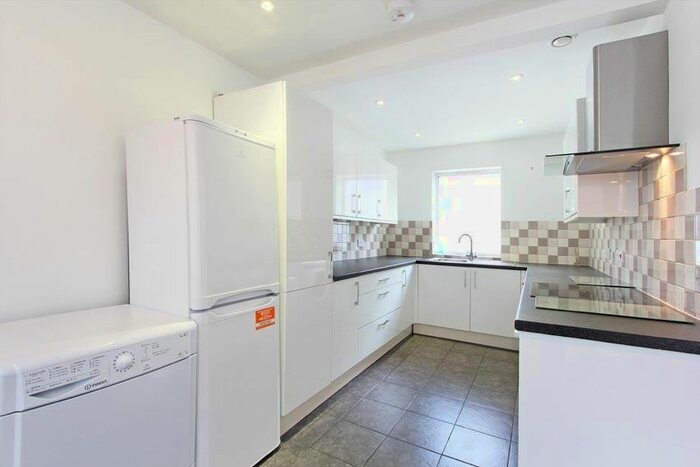 1 Bedroom Flat To Rent In A (First Floor Flat) Walpole Mews, Colliers Wood, SW19