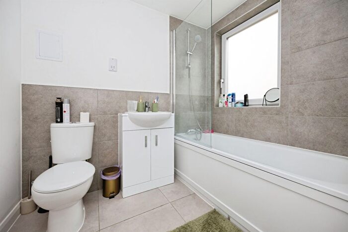 1 Bedroom Flat For Sale In Newtown Apartments, Newtown Road, Ashford, TN24