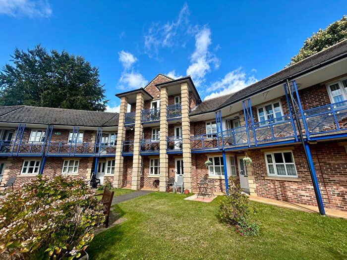2 Bedroom Flat For Sale In Avenue Court, Westgate, Bridlington, YO16