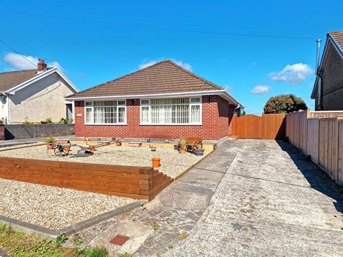 3 Bedroom Detached Bungalow For Sale In Cynheidre, Llanelli, SA15