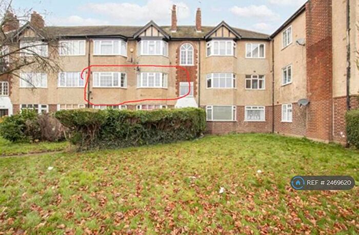 2 Bedroom Flat To Rent In Enfield, London, EN1