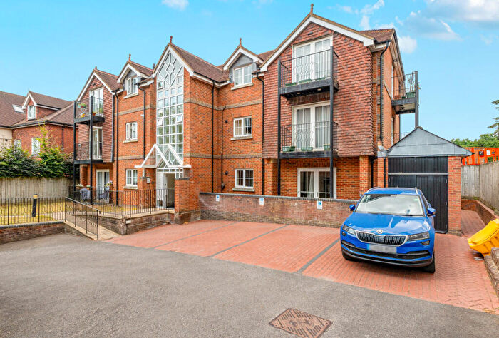 2 Bedroom Apartment For Sale In Croydon Road, Reigate, Surrey, RH2
