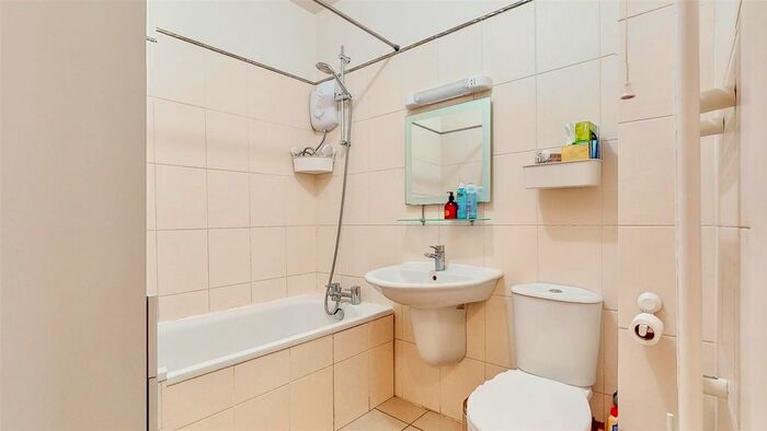 1 Bedroom Flat For Sale In Canberra Close, Hendon, London, NW4