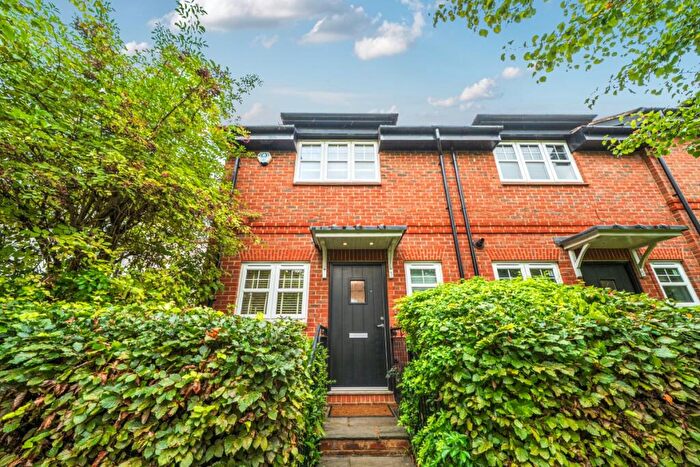 2 Bedroom Terraced House To Rent In Mortimer Crescent St. Albans, AL3