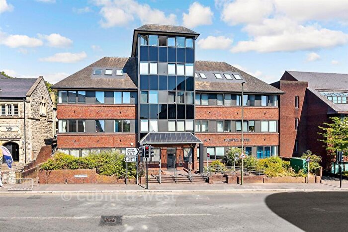 2 Bedroom Apartment For Sale In Station Road, Redhill, Surrey, RH1
