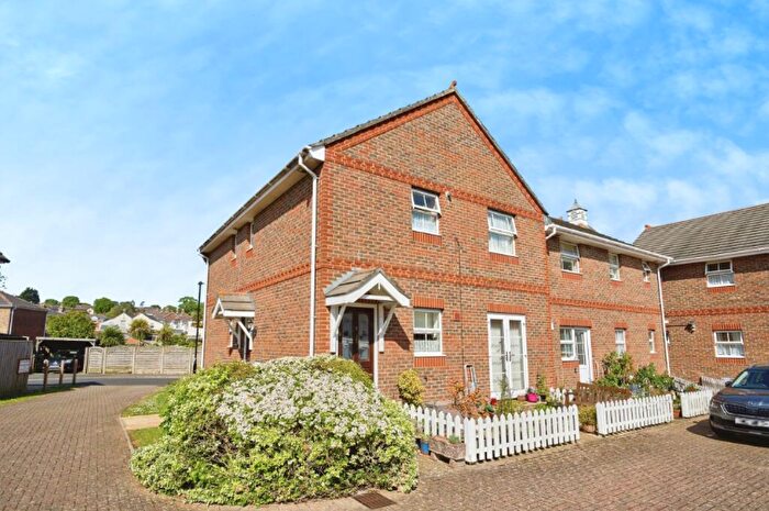 2 Bedroom Maisonette To Rent In Cemetery Road Bakers Court, Ryde, PO33