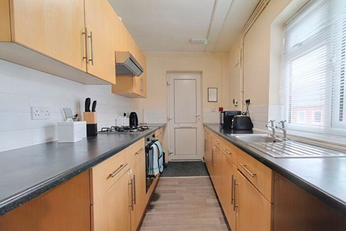 3 Bedroom Flat To Rent In Montpelier Road, Dunkirk, Nottingham, NG7
