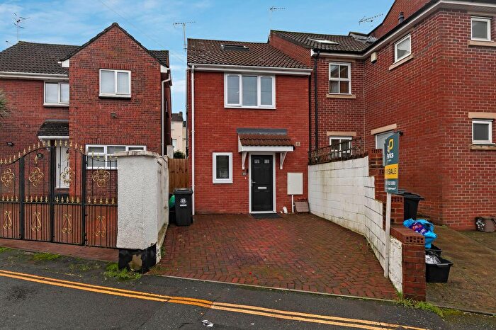 3 Bedroom Semi-Detached House For Sale In Hudds Vale Road, Bristol, BS5